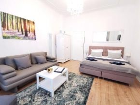 KVH l Rockchair Apartments l Cozy Family & Business Flair Boxspringbed Kitchen welcomes you!